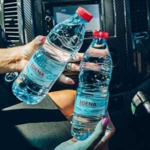 Des bouteilles d'eau fraîches sont à votre disposition dans nos véhicule avec chauffeur réunion