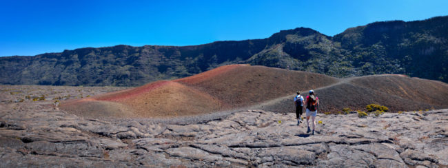Randonneurs au Piton de la Fournaise – Réunion Randonneurs au Piton de la Fournaise - Réunion